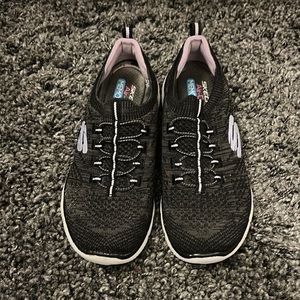 Skechers shoes. Excellent condition. Gray and purple. Size 6 women’s